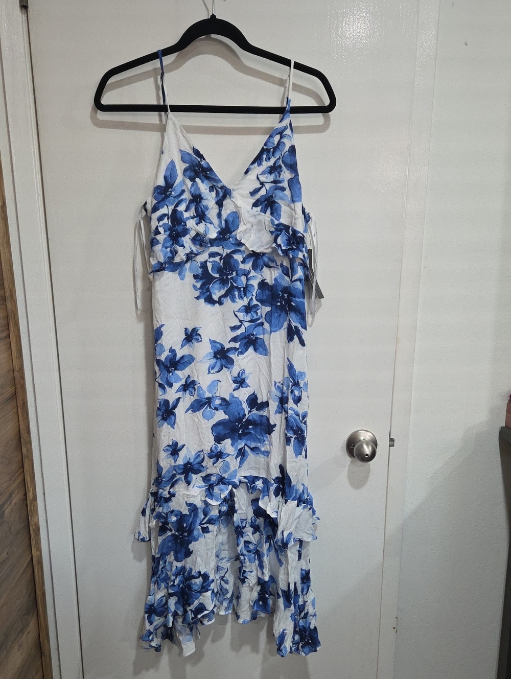 Lulu's Island Time Blue and White Floral Print Ruffled Midi Dress Size Small NWT
